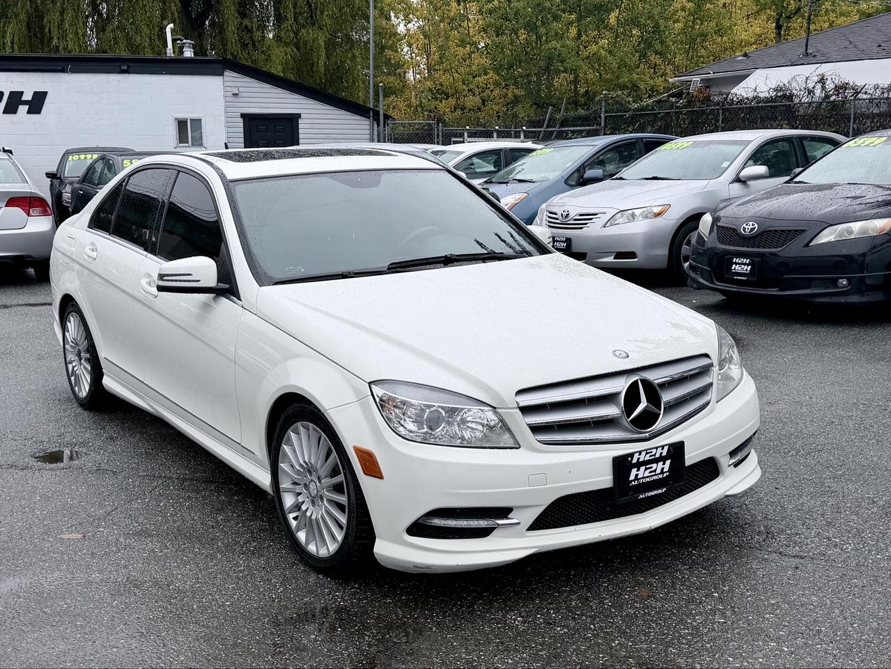 2011 Mercedes-Benz C-Class FINANCING AVAILABLE Photo3