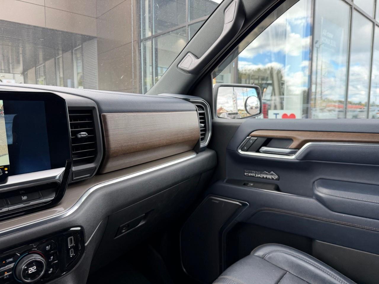 2022 Chevrolet Silverado 1500 Crew Cab Short Box 4-Wheel Drive High Country Photo