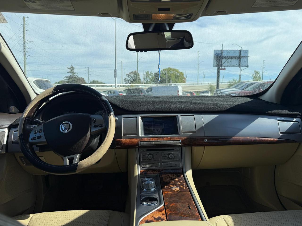2011 Jaguar XF Premium Luxury / AUTO / YOU SAFETY YOU SAVE Photo