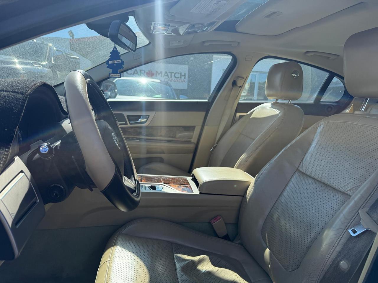2011 Jaguar XF Premium Luxury / AUTO / YOU SAFETY YOU SAVE Photo