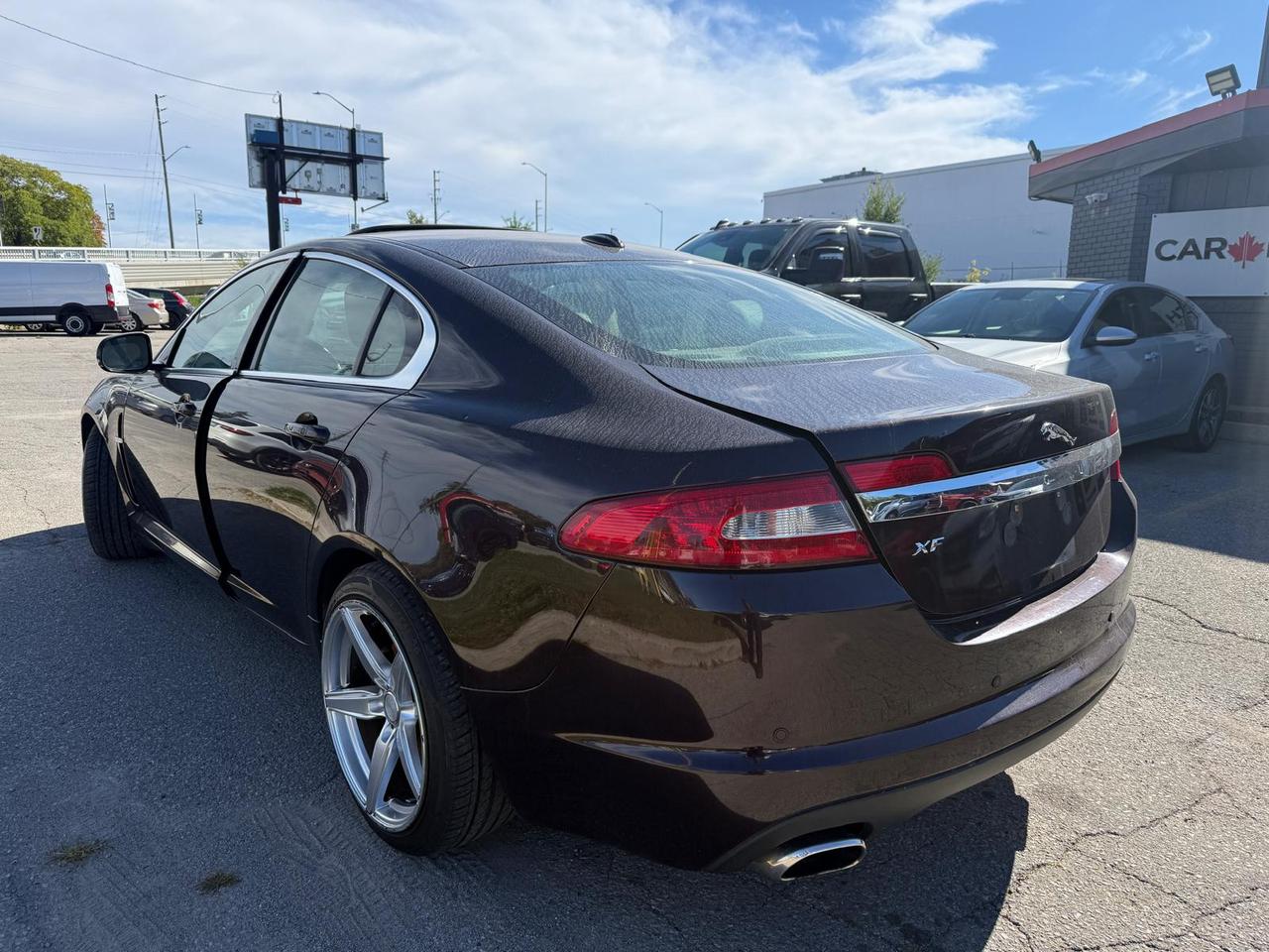 2011 Jaguar XF Premium Luxury / AUTO / YOU SAFETY YOU SAVE Photo1