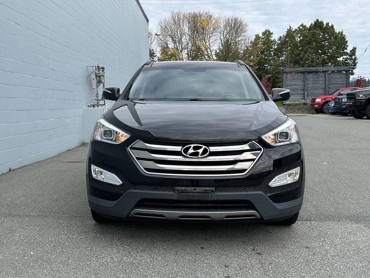 2015 Hyundai Santa Fe Sport 2.0T AWD Accident Free, Clean title Photo2
