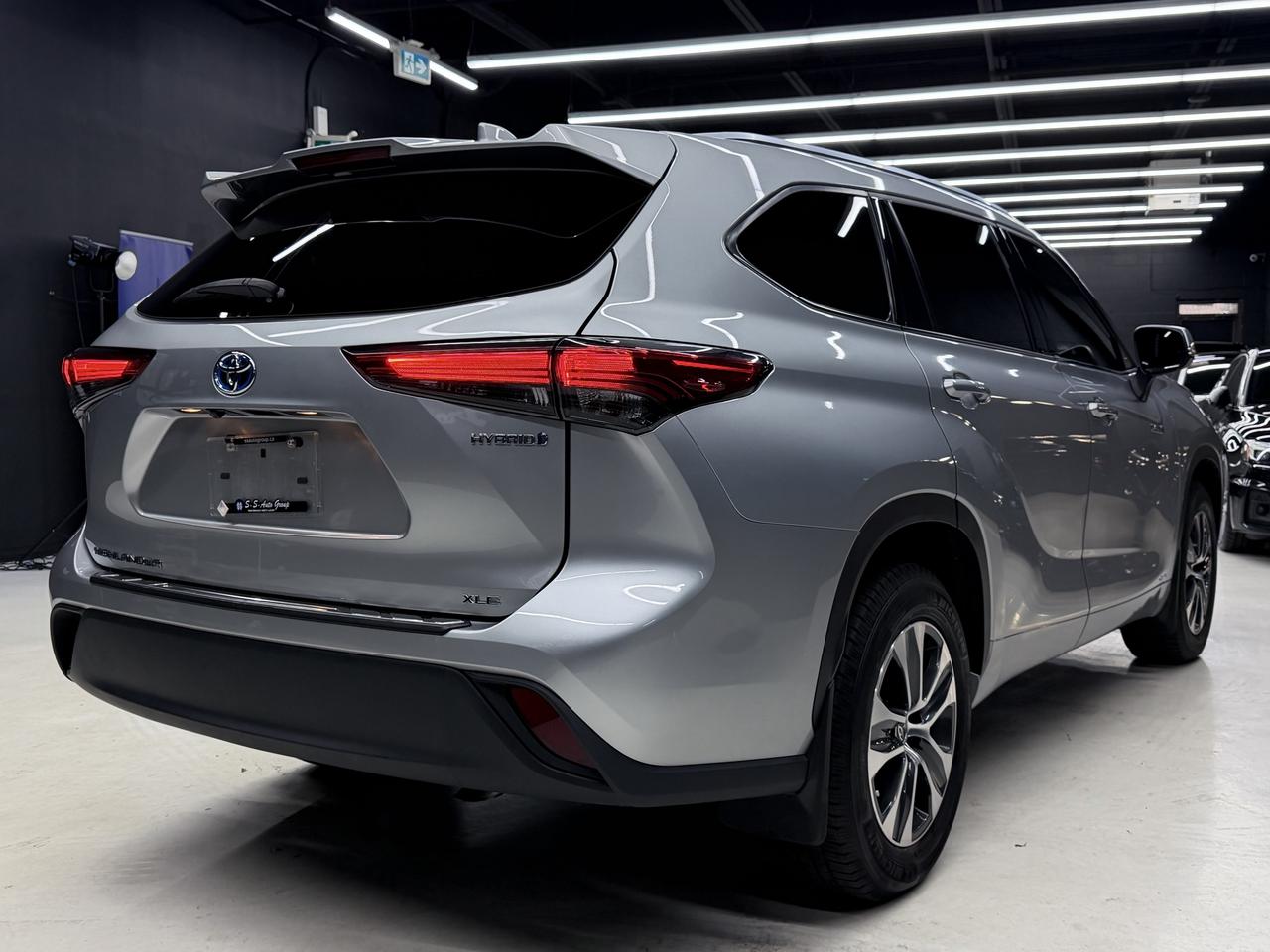 2021 Toyota Highlander HYBRID|XLE|BACKUP|FCW|LKA|BSM|CARPLAY|PANO| Photo