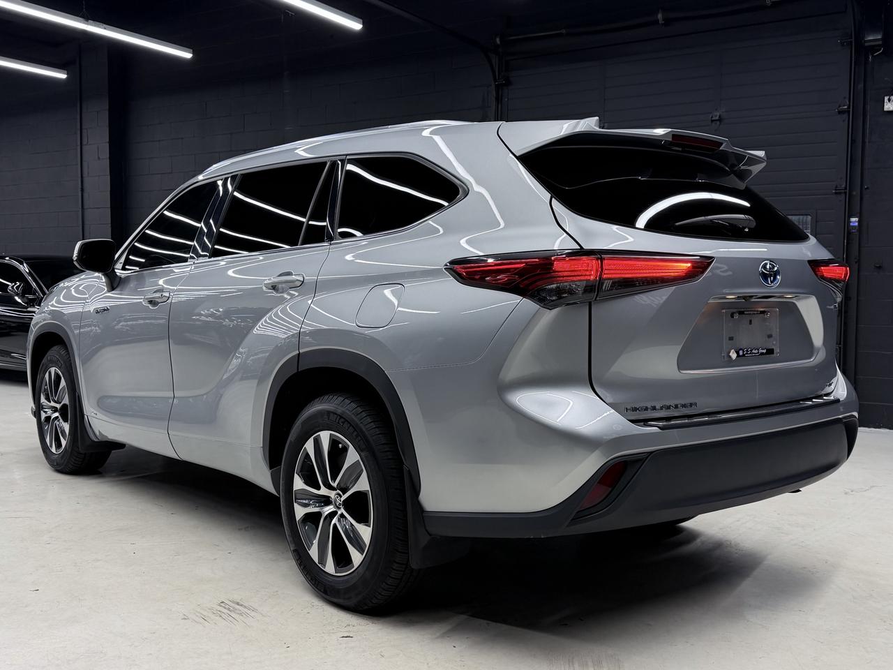 2021 Toyota Highlander HYBRID|XLE|BACKUP|FCW|LKA|BSM|CARPLAY|PANO| Photo