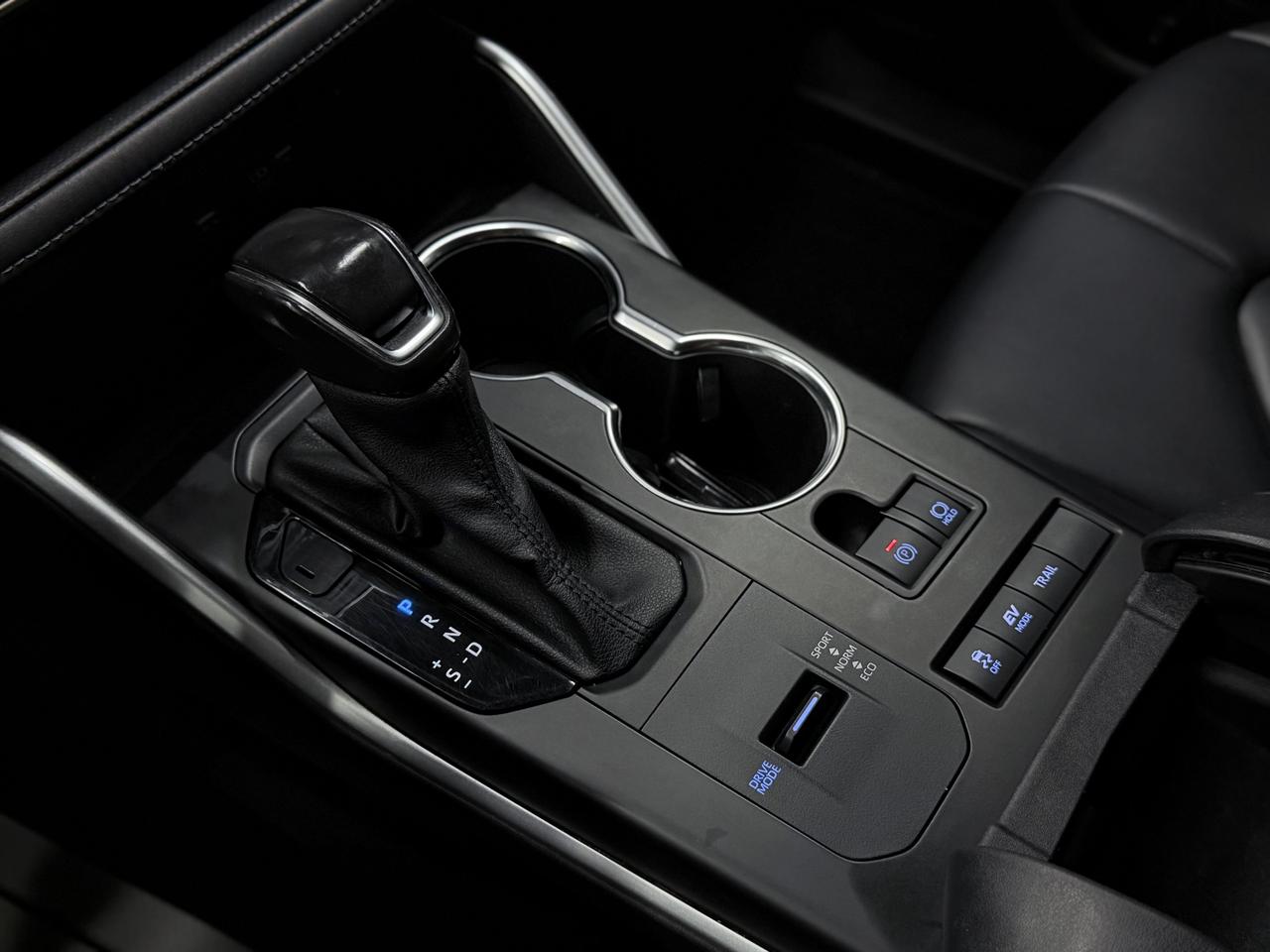 2021 Toyota Highlander HYBRID|XLE|BACKUP|FCW|LKA|BSM|CARPLAY|PANO| Photo