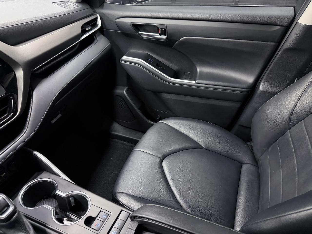 2021 Toyota Highlander HYBRID|XLE|BACKUP|FCW|LKA|BSM|CARPLAY|PANO| Photo