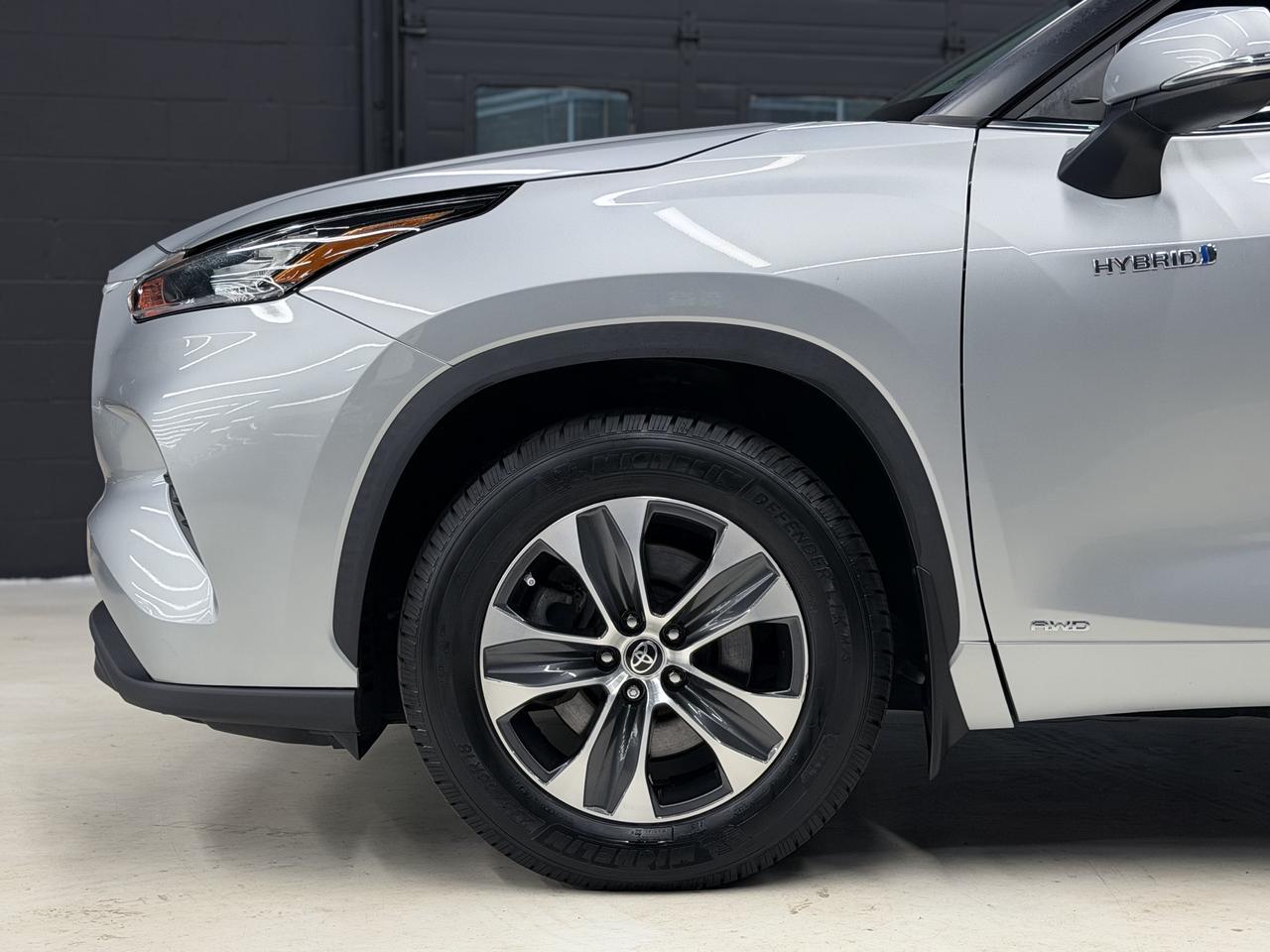 2021 Toyota Highlander HYBRID|XLE|BACKUP|FCW|LKA|BSM|CARPLAY|PANO| Photo