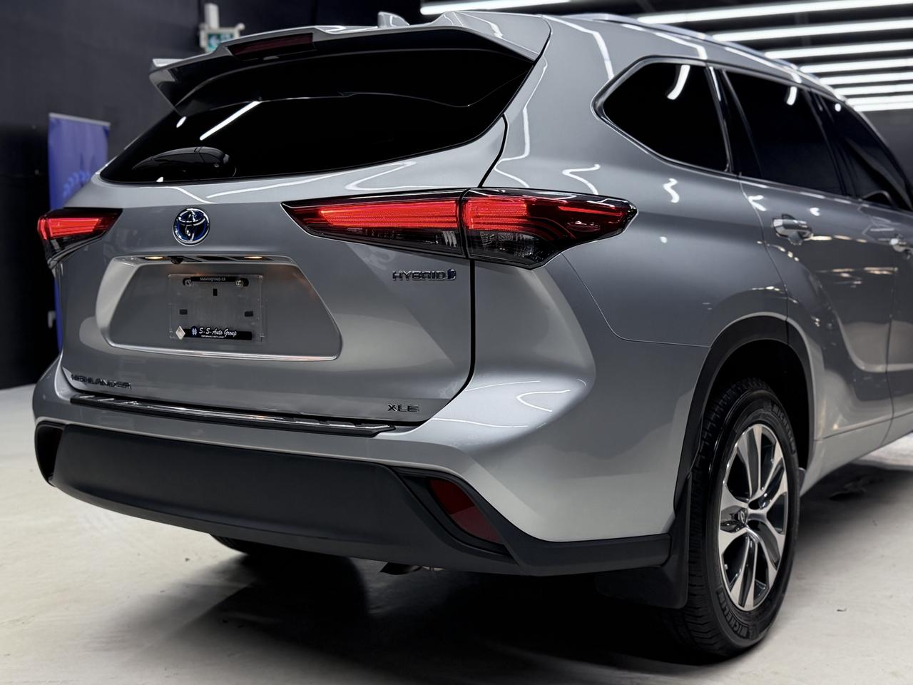 2021 Toyota Highlander HYBRID|XLE|BACKUP|FCW|LKA|BSM|CARPLAY|PANO| Photo