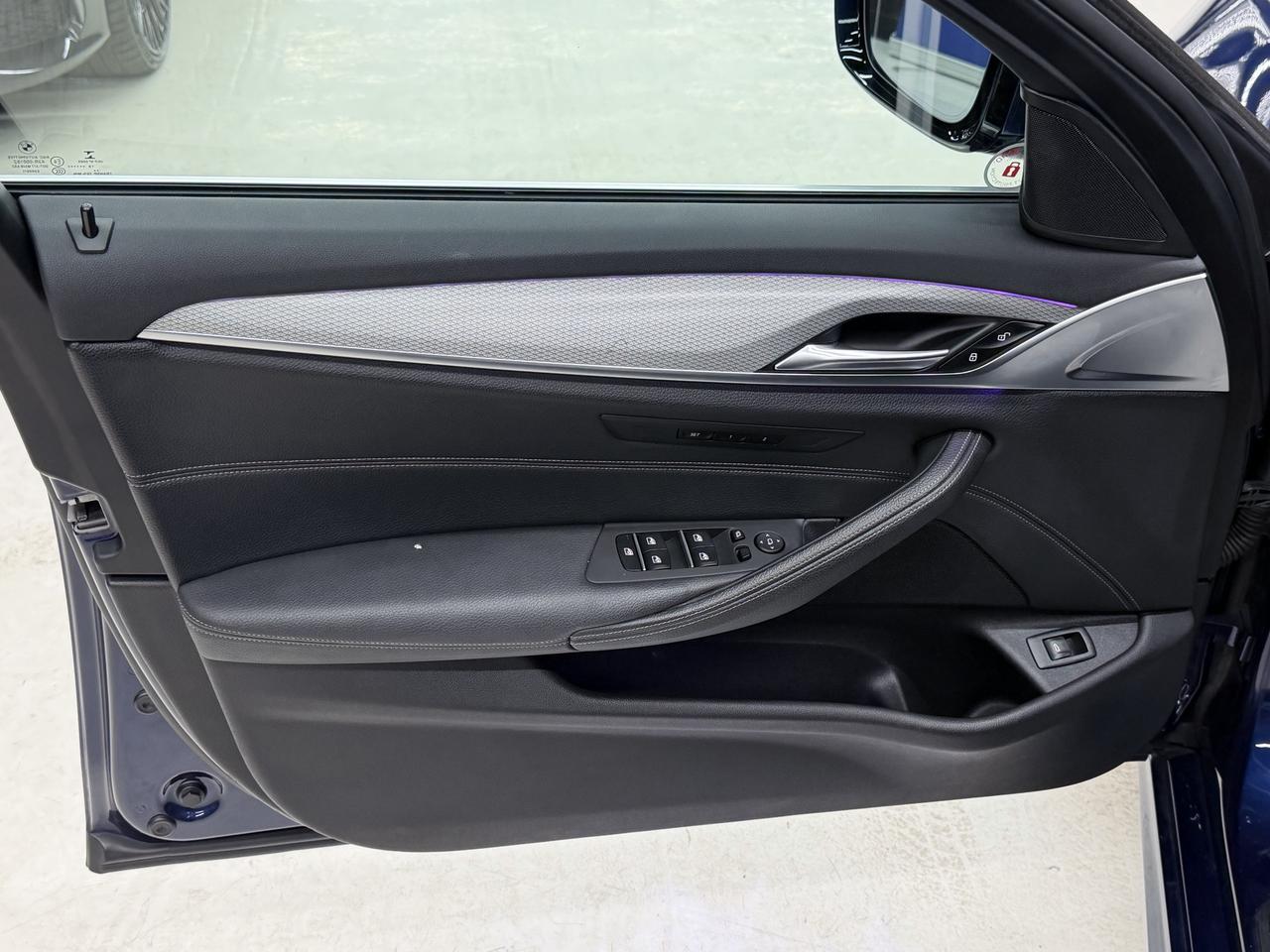 2019 BMW 5 Series M SPORT|NAV|360CAM|FCW|LDW|BSM|HUD|CARPLAY|PANO| Photo