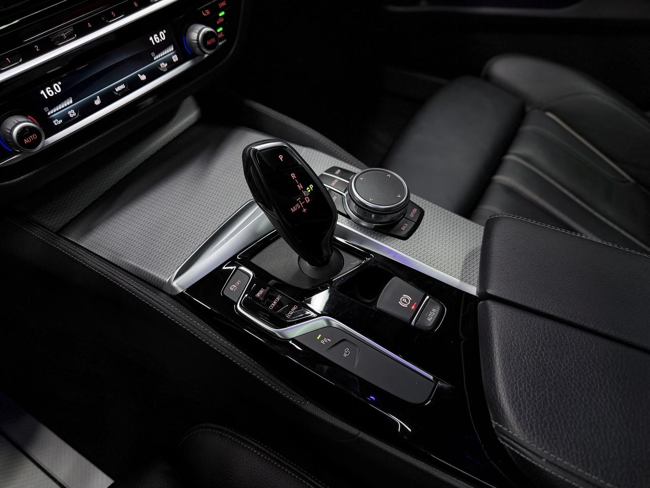 2019 BMW 5 Series M SPORT|NAV|360CAM|FCW|LDW|BSM|HUD|CARPLAY|PANO| Photo