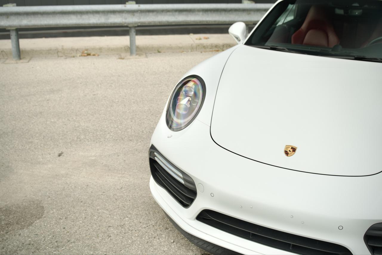 2017 Porsche 911 Turbo Cabriolet Photo3