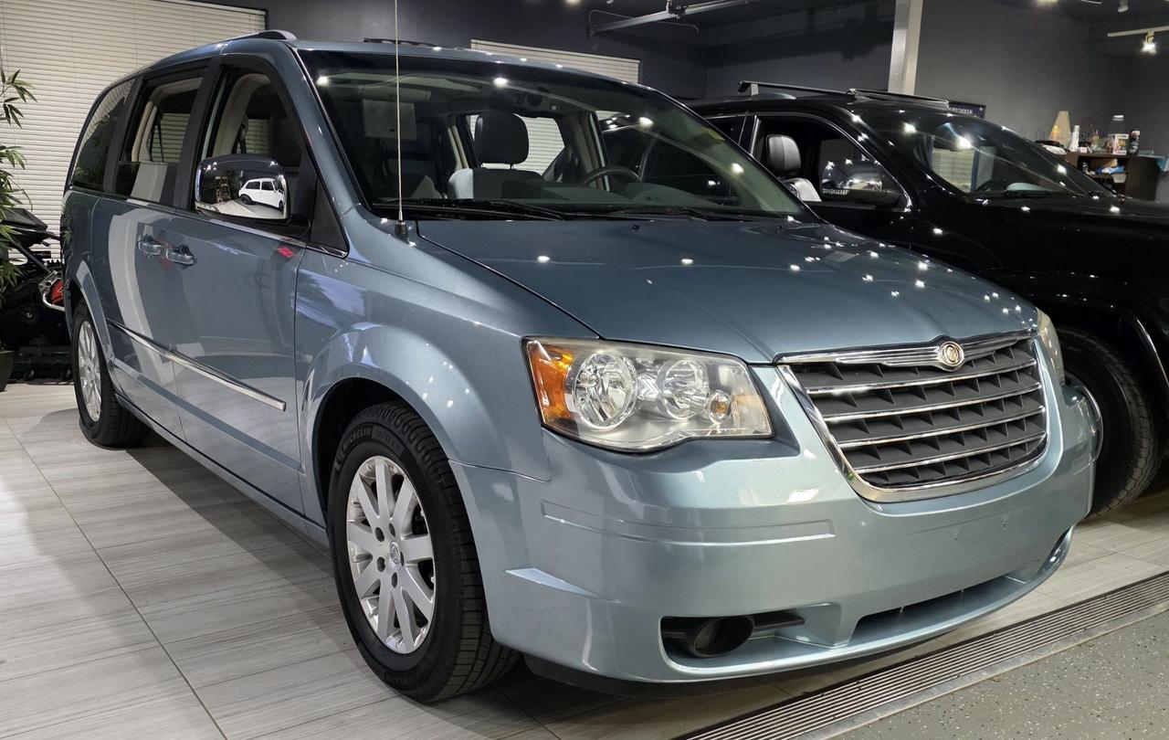 2010 Chrysler Town & Country TOURING - Photo #1