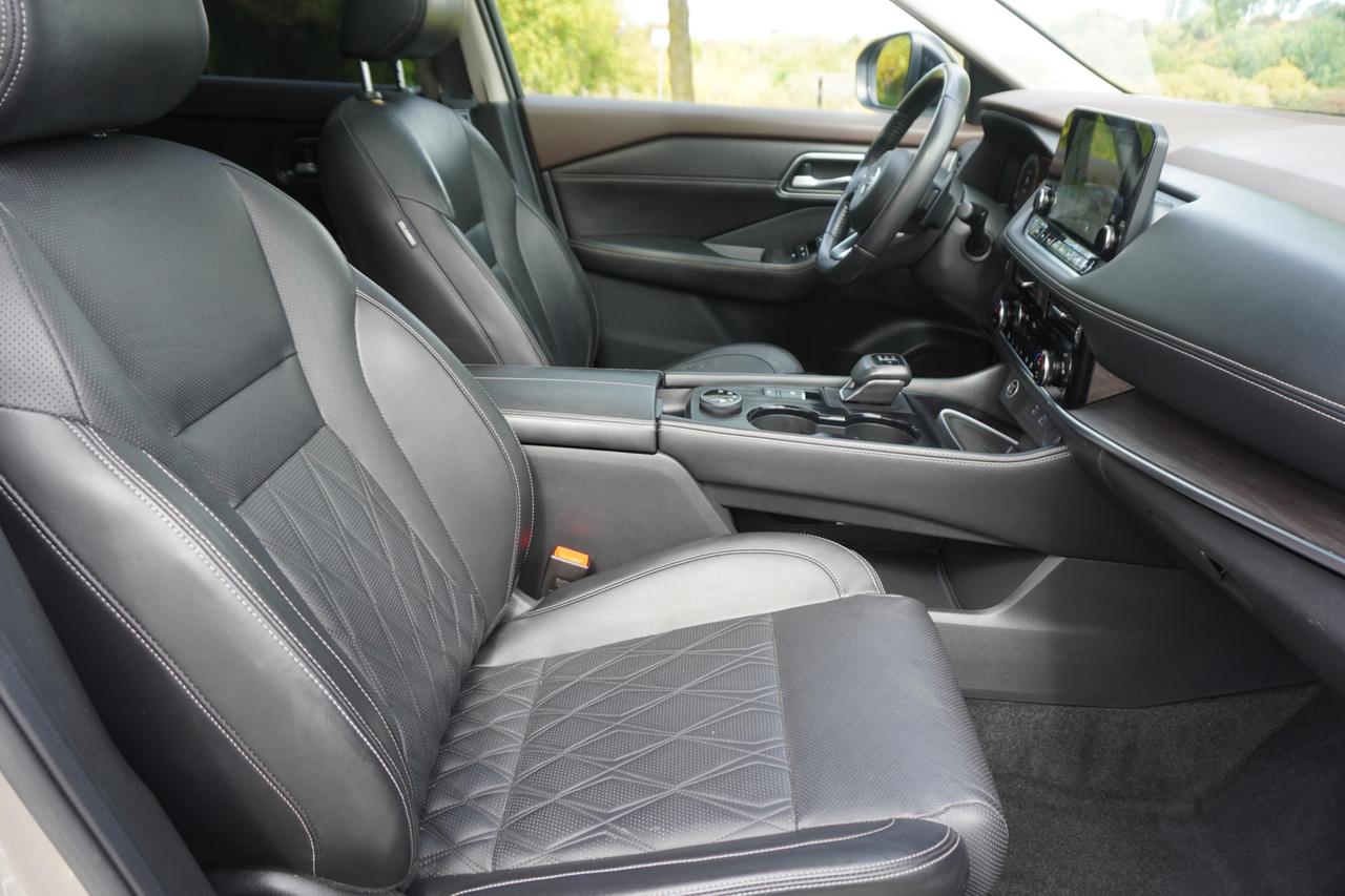 2021 Nissan Rogue ONE OWNER / NO ACCIDENTS  / PLATINUM / BLACK LEATHER / AWD Photo