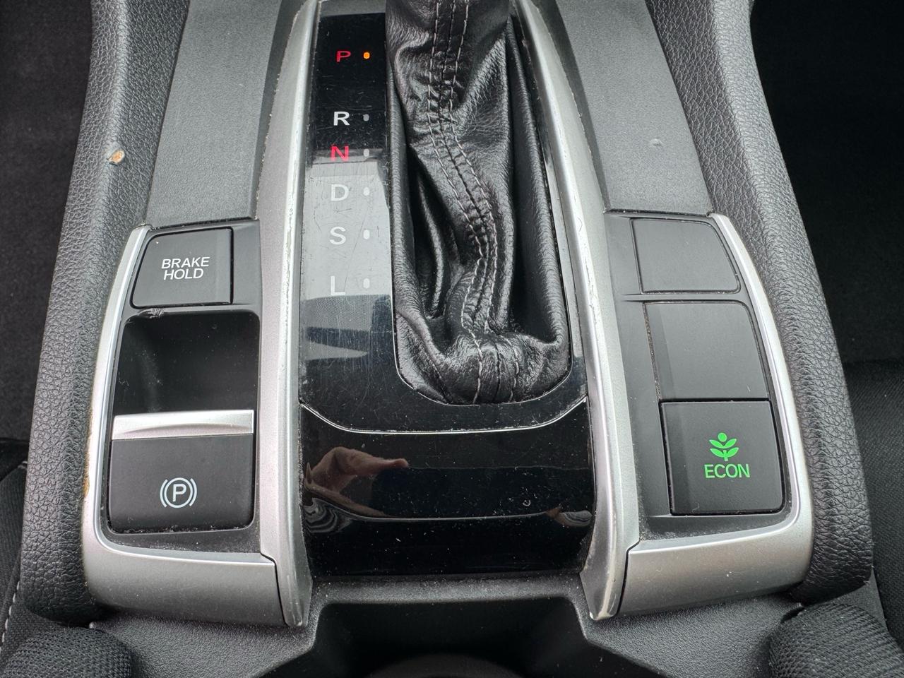 2018 Honda Civic SE CVT Photo