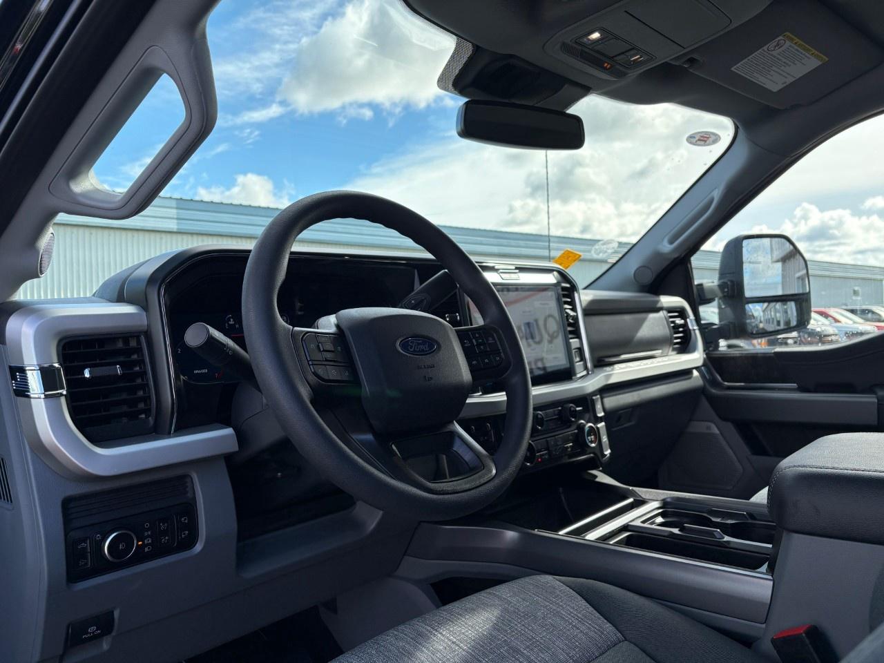 2027 Ford F-250 Super Duty SRW XLT 4WD CREW CAB 6.75' BOX Photo