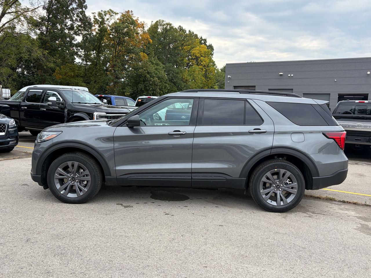 2027 Ford Explorer Active w/200A Pkg Photo