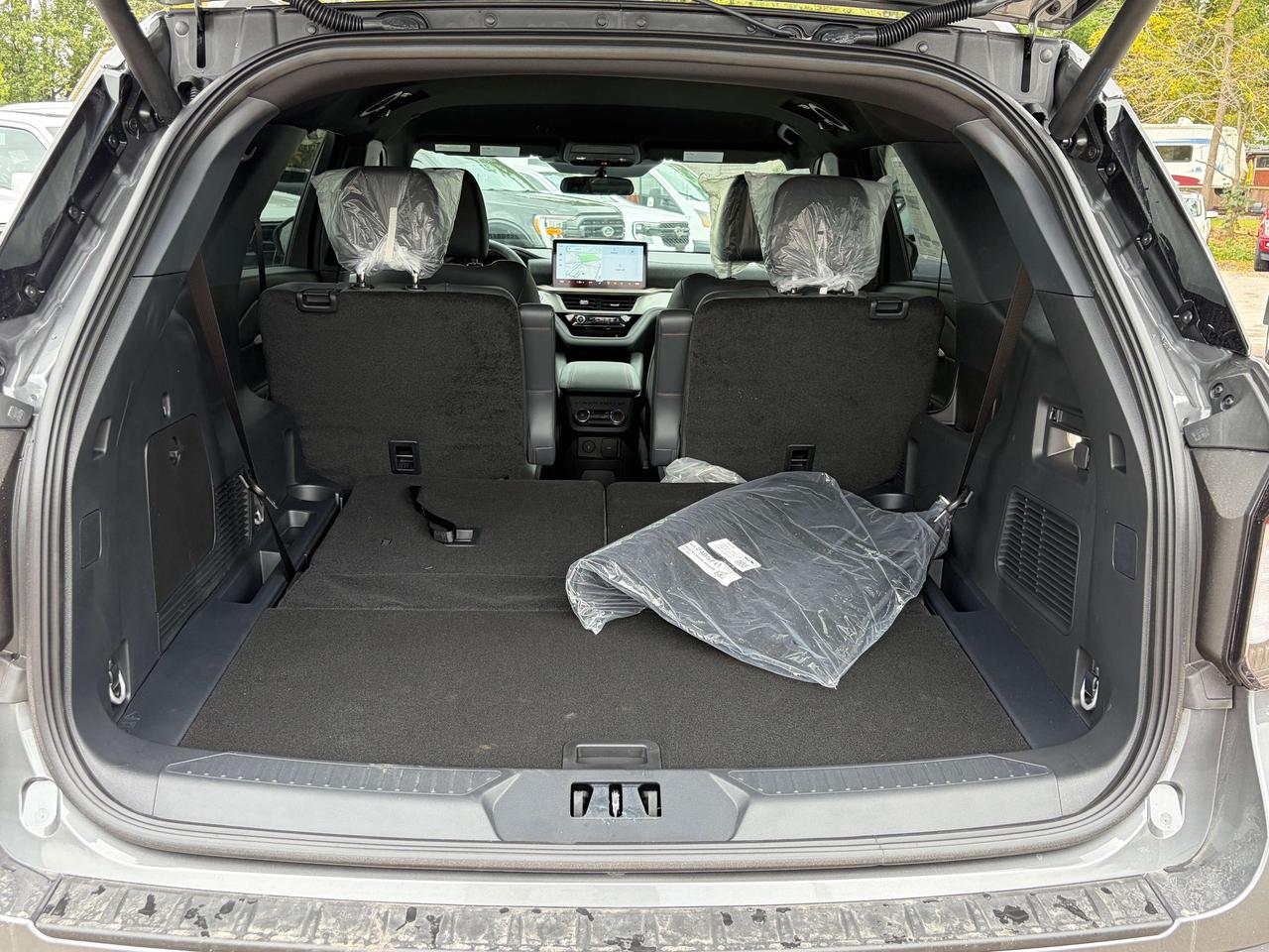 2027 Ford Explorer Active w/200A Pkg Photo