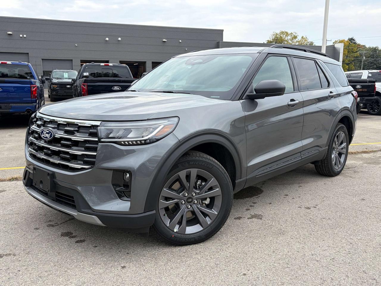 2027 Ford Explorer Active w/200A Pkg Photo