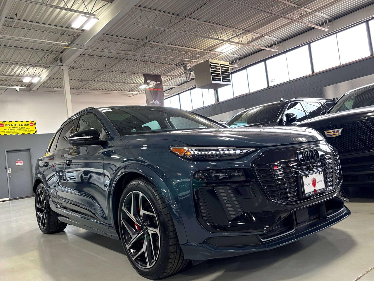 2027 Audi SQ6 e-tron Technik|QUATTRO|NOLUXTAX|MASSAGE|PASSENGERDISPLAY| Photo5