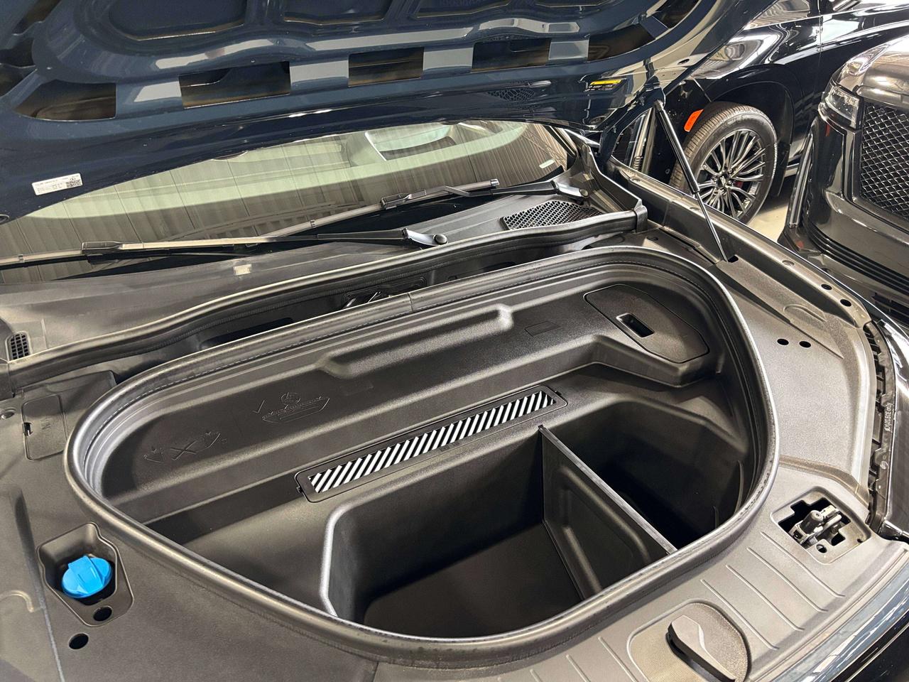 2027 Audi SQ6 e-tron Technik|QUATTRO|NOLUXTAX|MASSAGE|PASSENGERDISPLAY| Photo