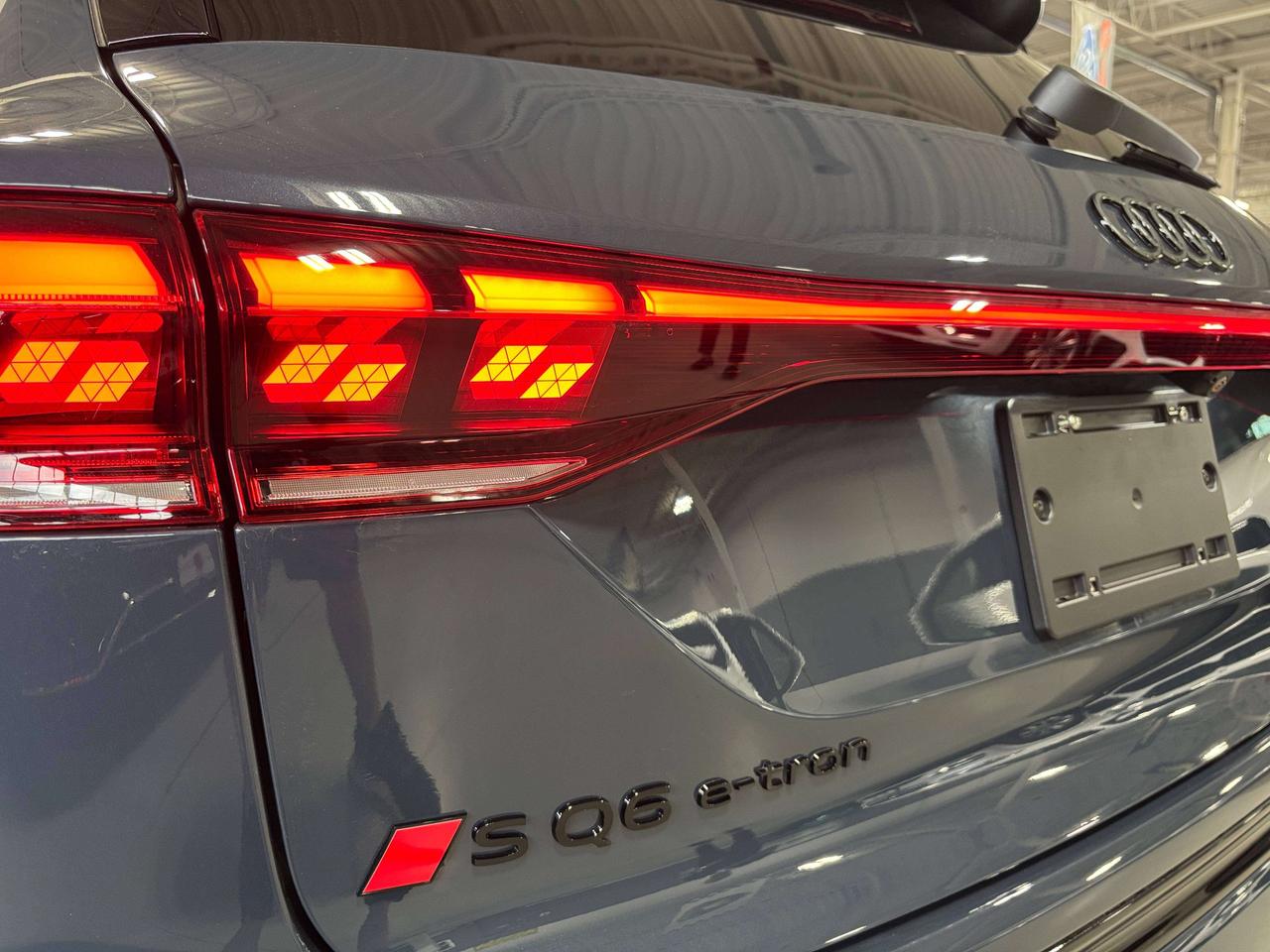 2027 Audi SQ6 e-tron Technik|QUATTRO|NOLUXTAX|MASSAGE|PASSENGERDISPLAY| Photo