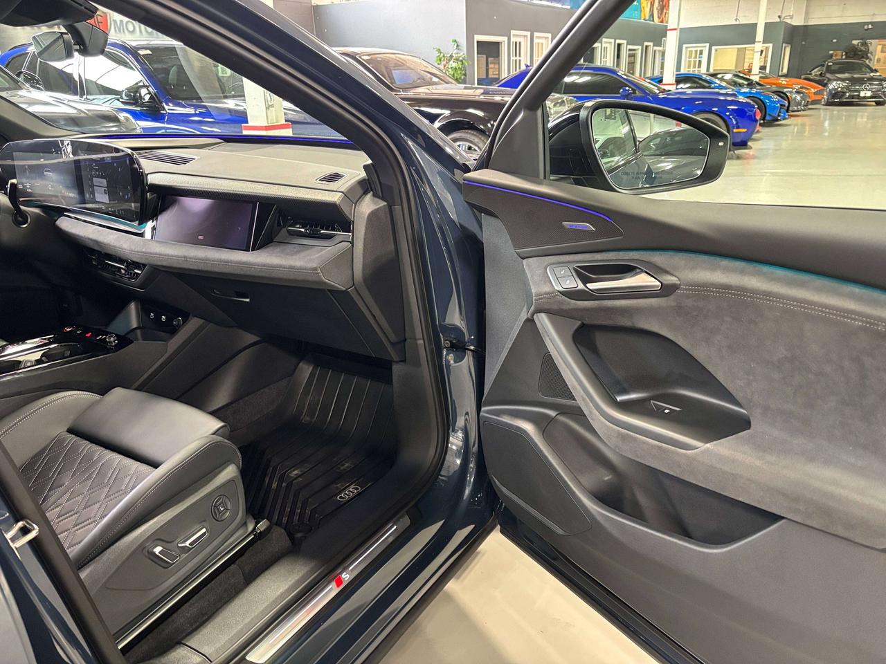 2027 Audi SQ6 e-tron Technik|QUATTRO|NOLUXTAX|MASSAGE|PASSENGERDISPLAY| Photo