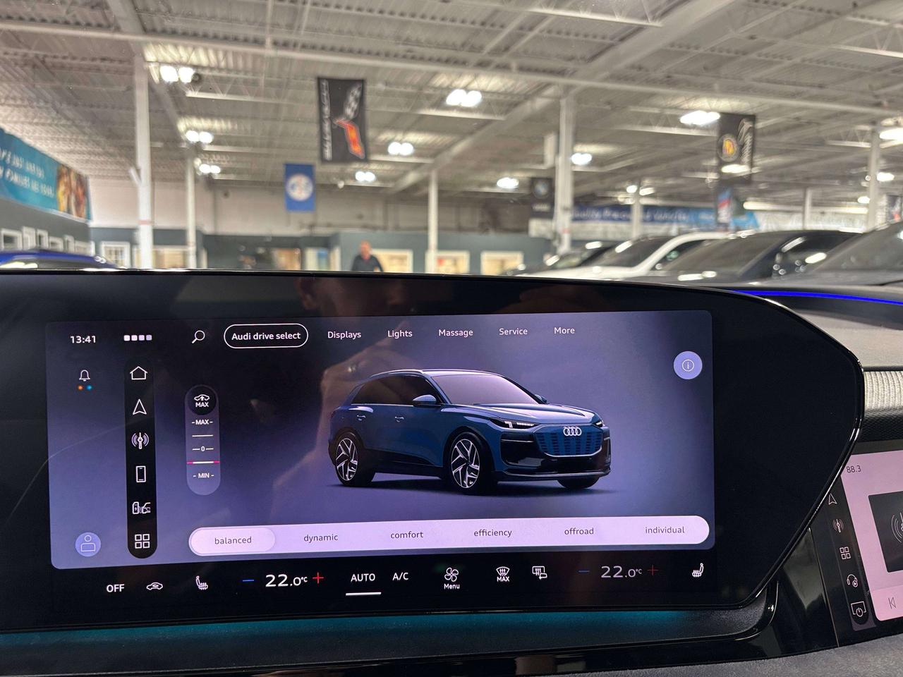 2027 Audi SQ6 e-tron Technik|QUATTRO|NOLUXTAX|MASSAGE|PASSENGERDISPLAY| Photo