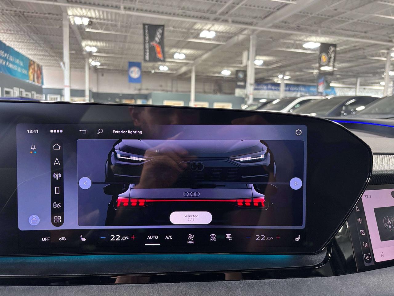 2027 Audi SQ6 e-tron Technik|QUATTRO|NOLUXTAX|MASSAGE|PASSENGERDISPLAY| Photo
