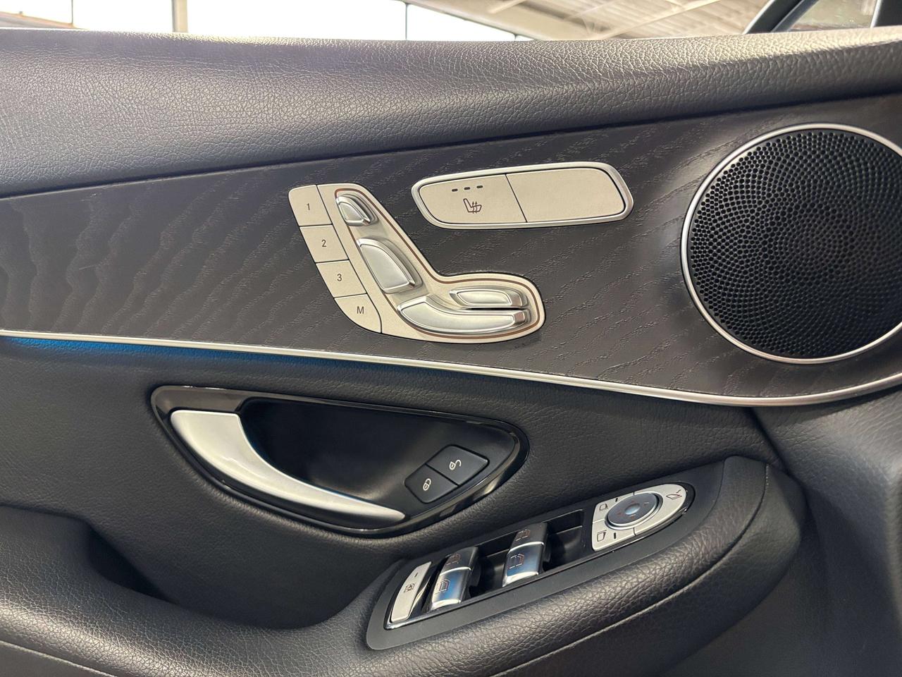 2019 Mercedes-Benz GLC GLC300|4MATIC|NAV|BLACKWOOD|DUALROOF|LED|LEATHER|+ Photo