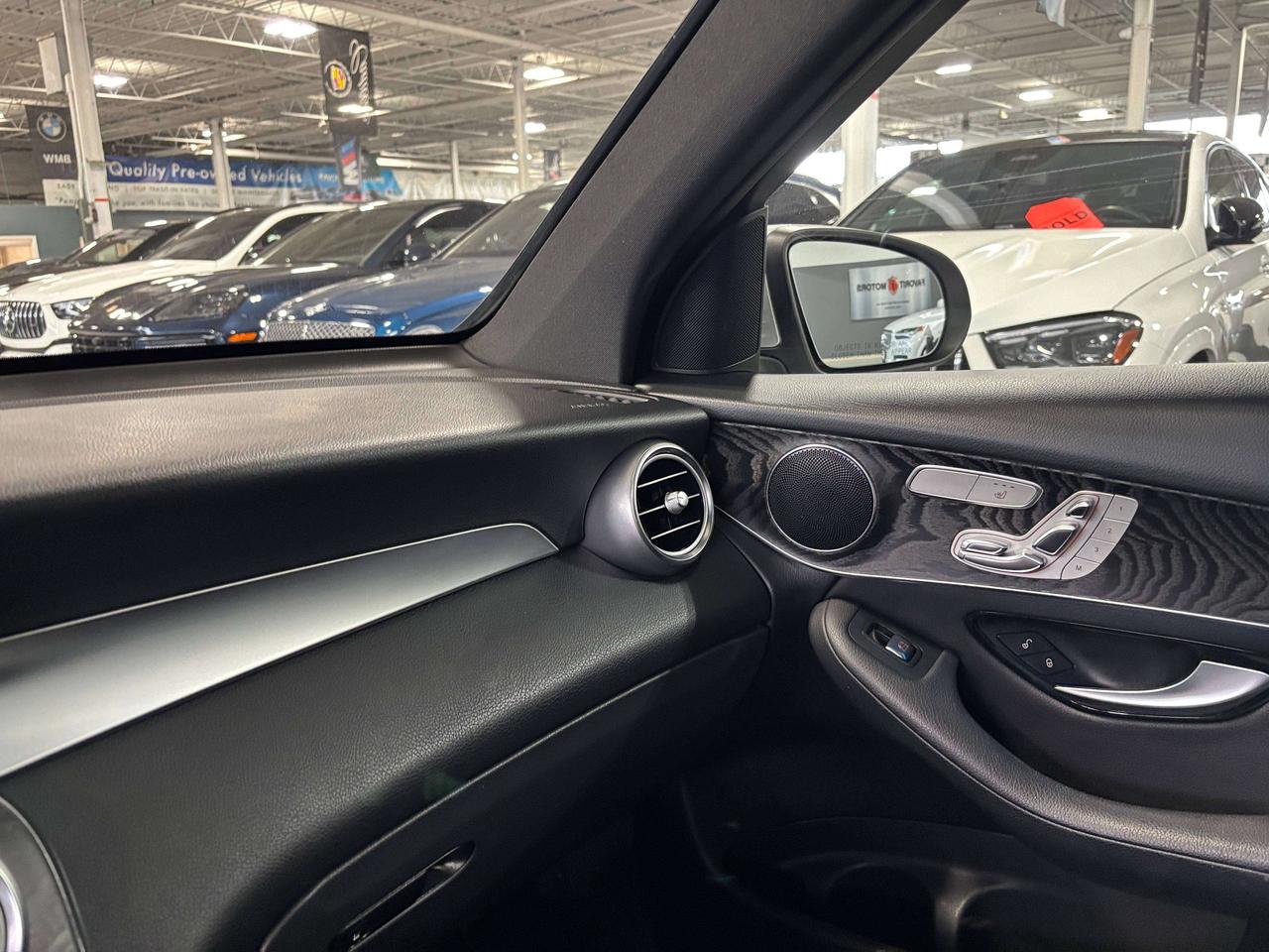2019 Mercedes-Benz GLC GLC300|4MATIC|NAV|BLACKWOOD|DUALROOF|LED|LEATHER|+ Photo