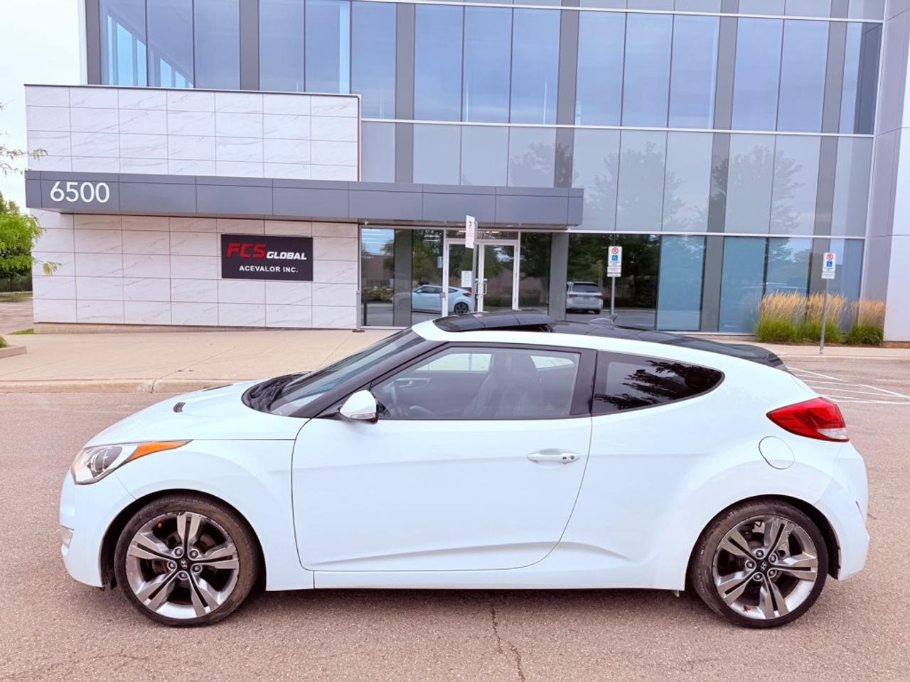 2015 Hyundai Veloster 3dr Cpe Auto w/Tech Photo1