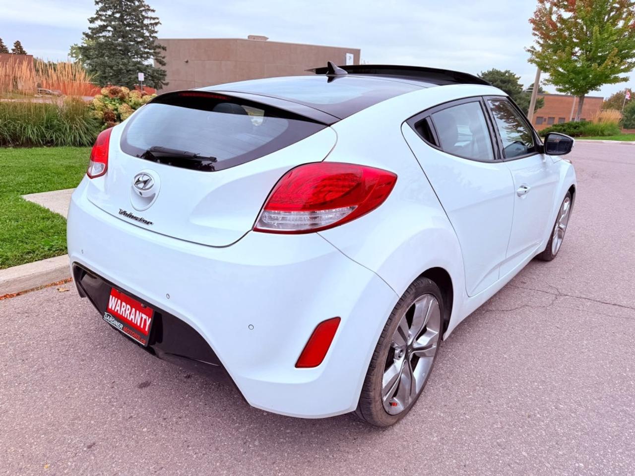 2015 Hyundai Veloster 3dr Cpe Auto w/Tech Photo