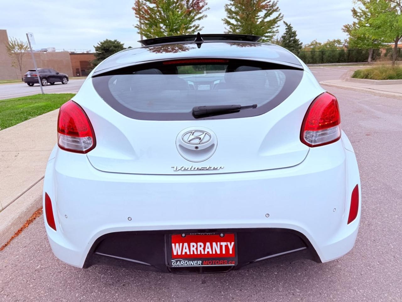 2015 Hyundai Veloster 3dr Cpe Auto w/Tech Photo3