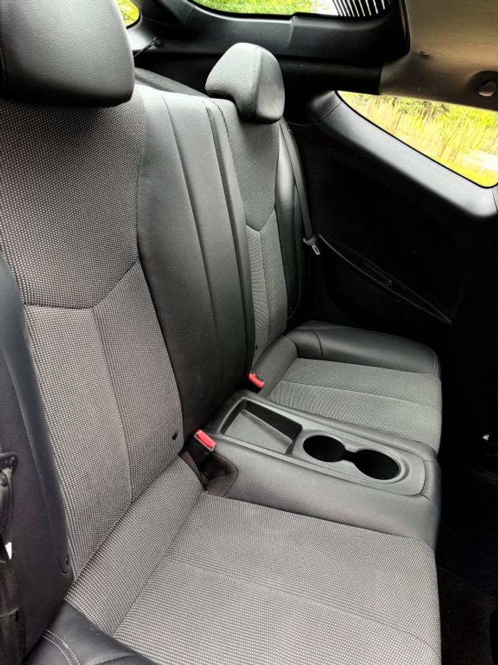 2015 Hyundai Veloster 3dr Cpe Auto w/Tech Photo