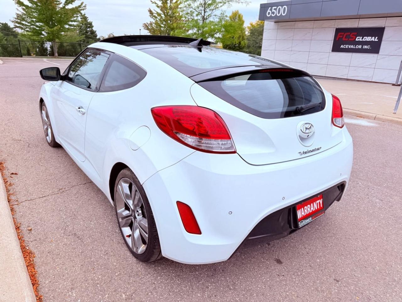 2015 Hyundai Veloster 3dr Cpe Auto w/Tech Photo
