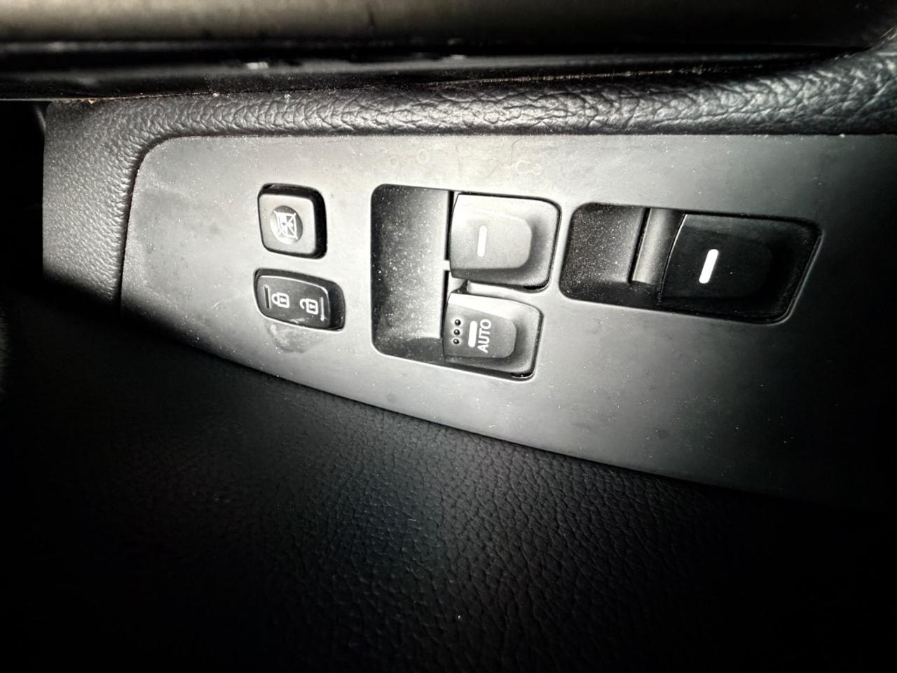 2015 Hyundai Veloster 3dr Cpe Auto w/Tech Photo
