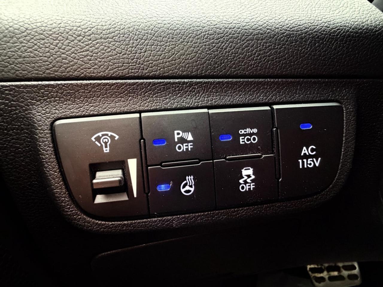 2015 Hyundai Veloster 3dr Cpe Auto w/Tech Photo