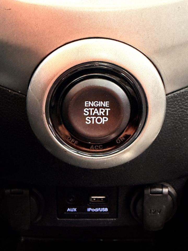 2015 Hyundai Veloster 3dr Cpe Auto w/Tech Photo