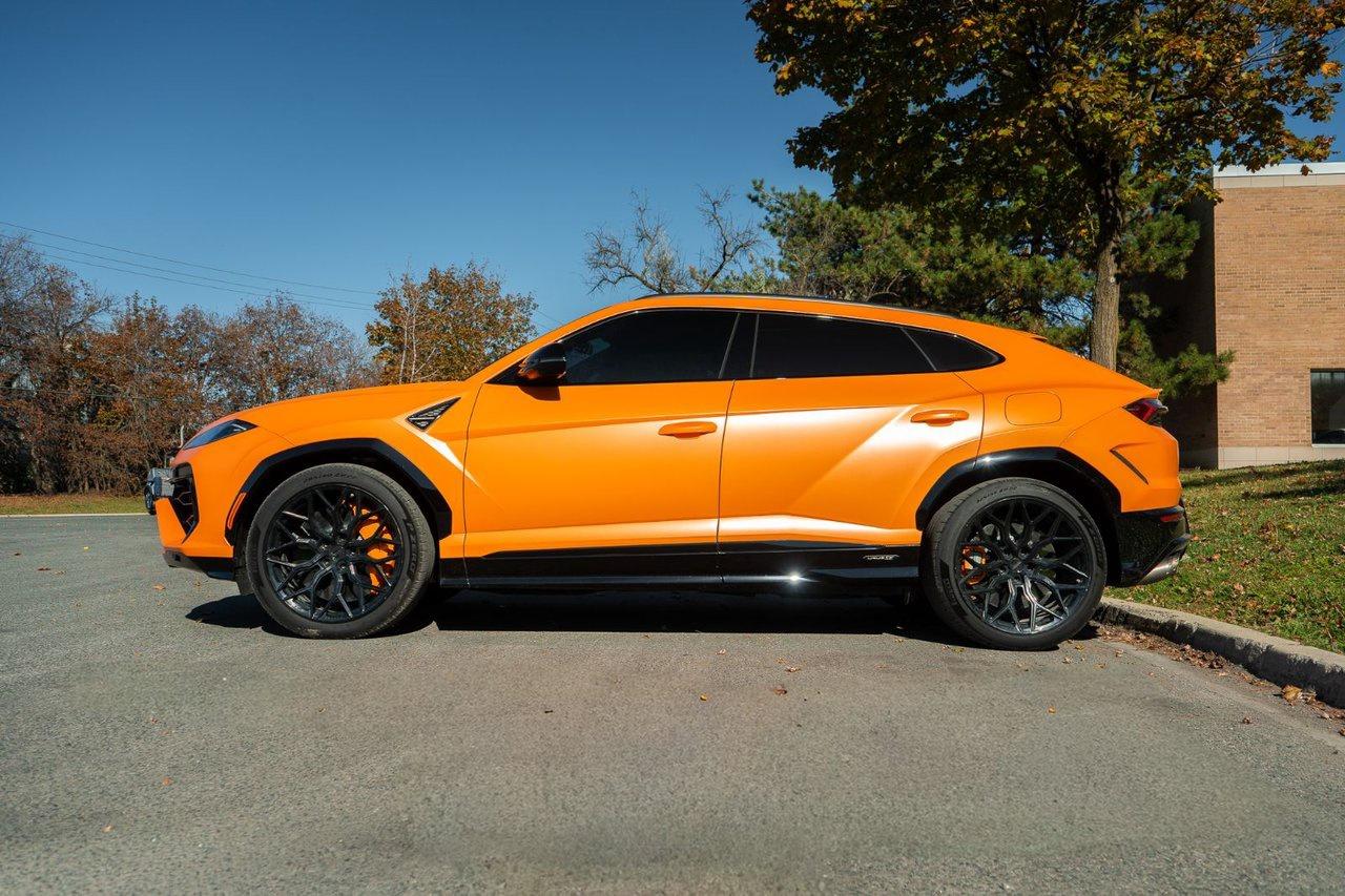 2025 Lamborghini Urus SE Photo