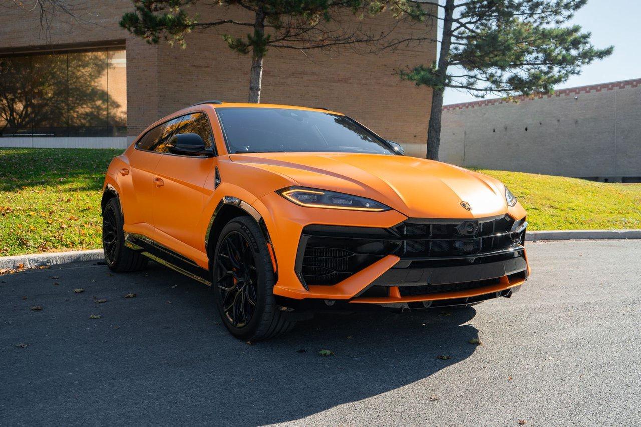 2025 Lamborghini Urus SE Photo