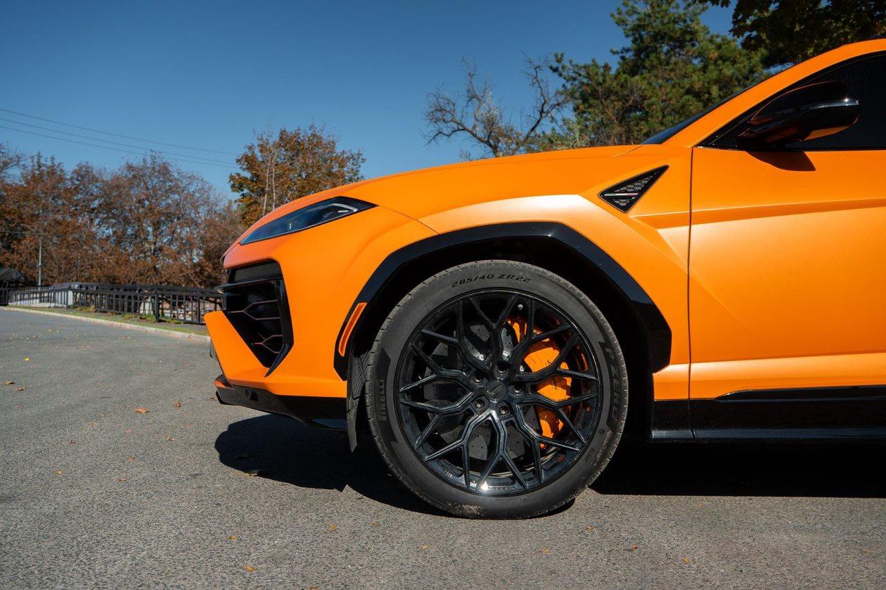2025 Lamborghini Urus SE Photo