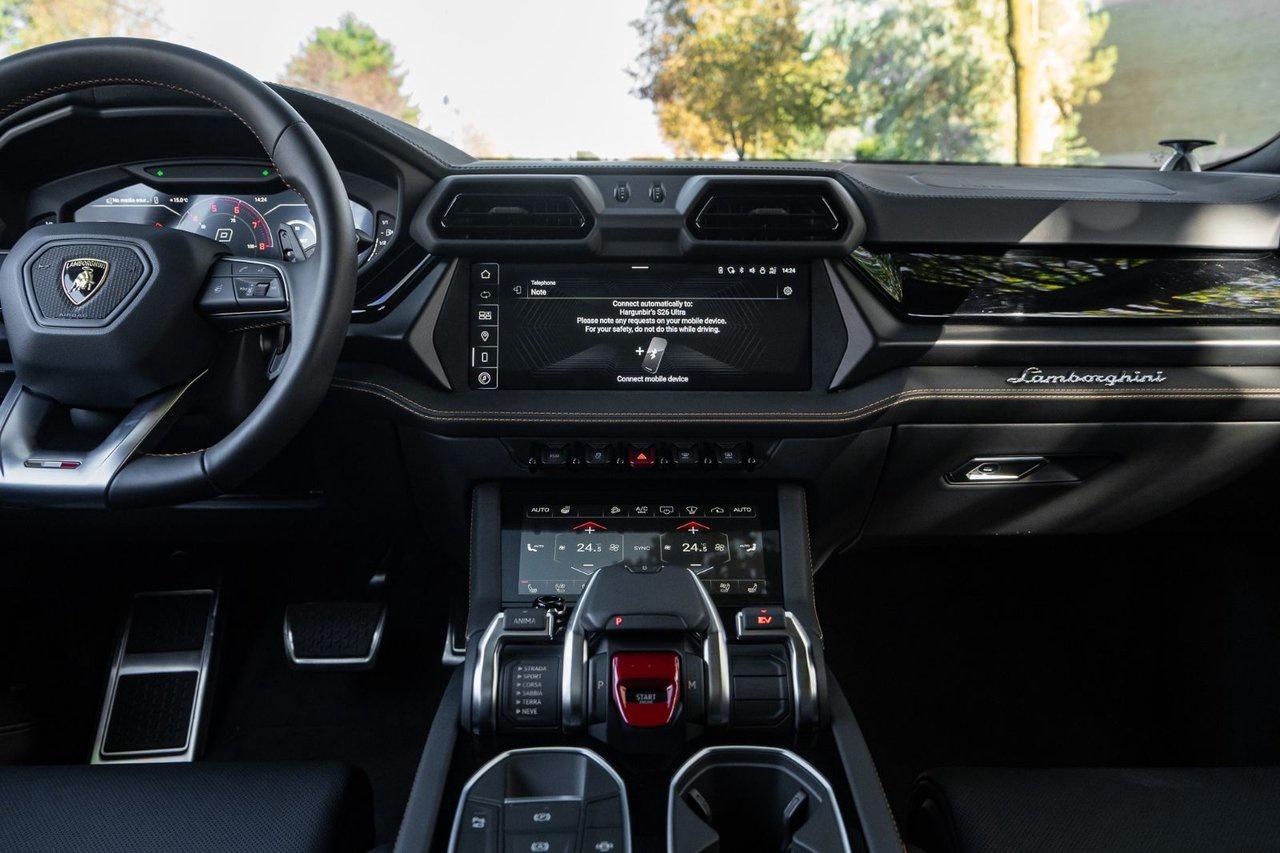 2025 Lamborghini Urus SE Photo