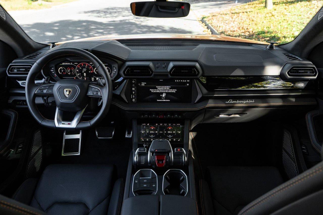 2025 Lamborghini Urus SE Photo