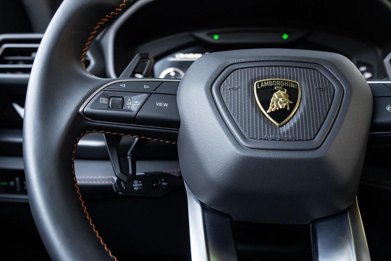 2025 Lamborghini Urus SE Photo