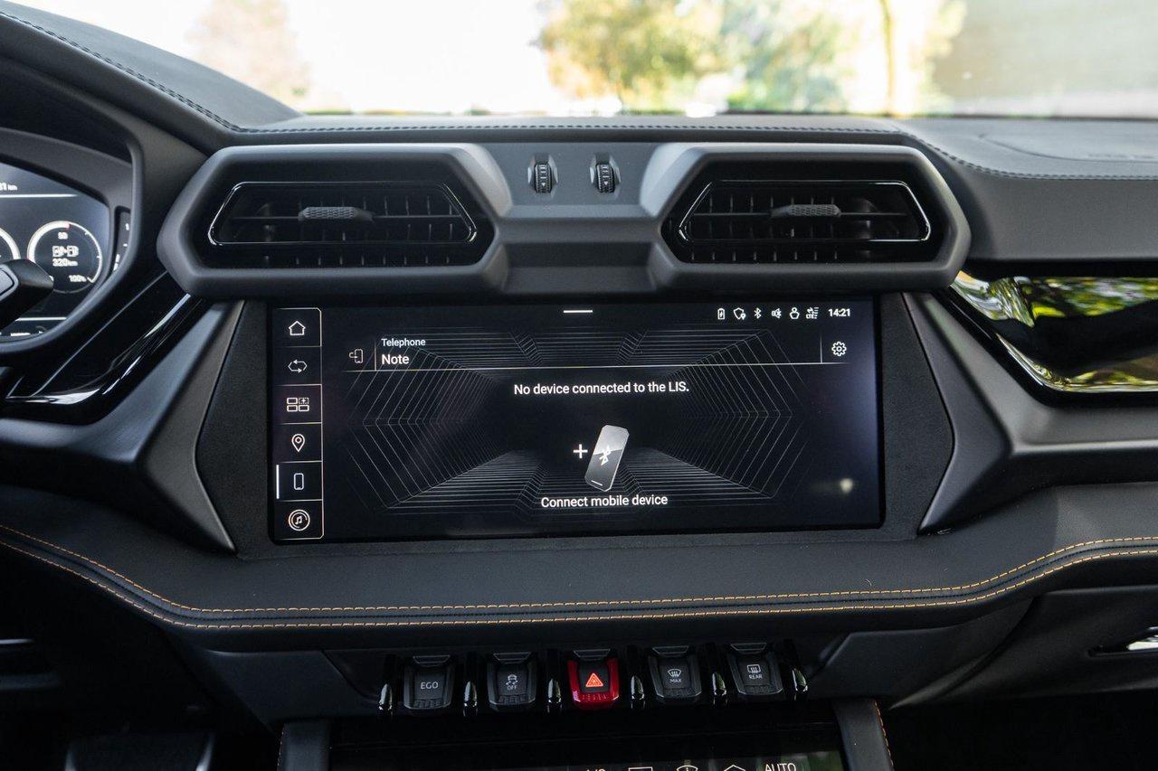 2025 Lamborghini Urus SE Photo