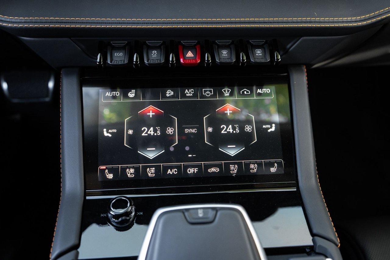 2025 Lamborghini Urus SE Photo