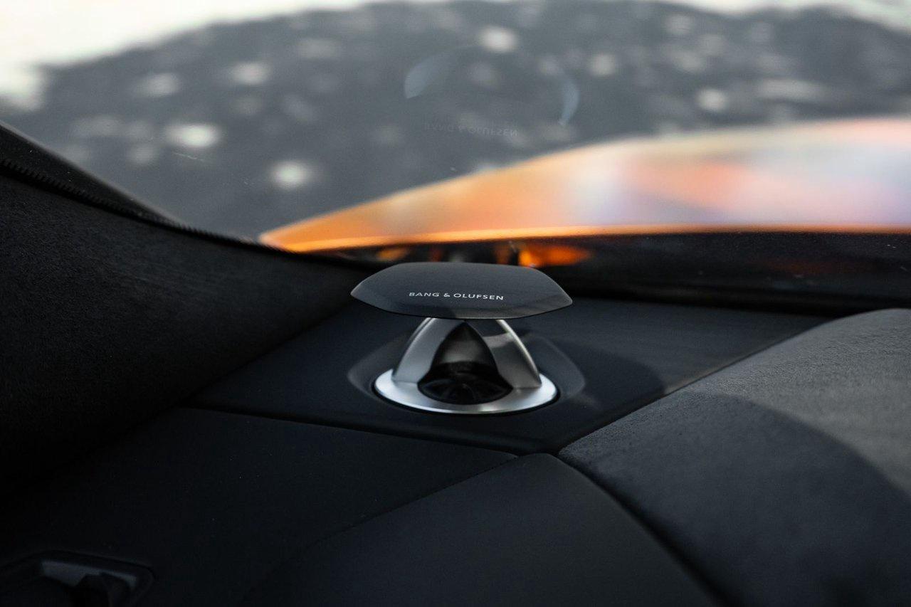 2025 Lamborghini Urus SE Photo