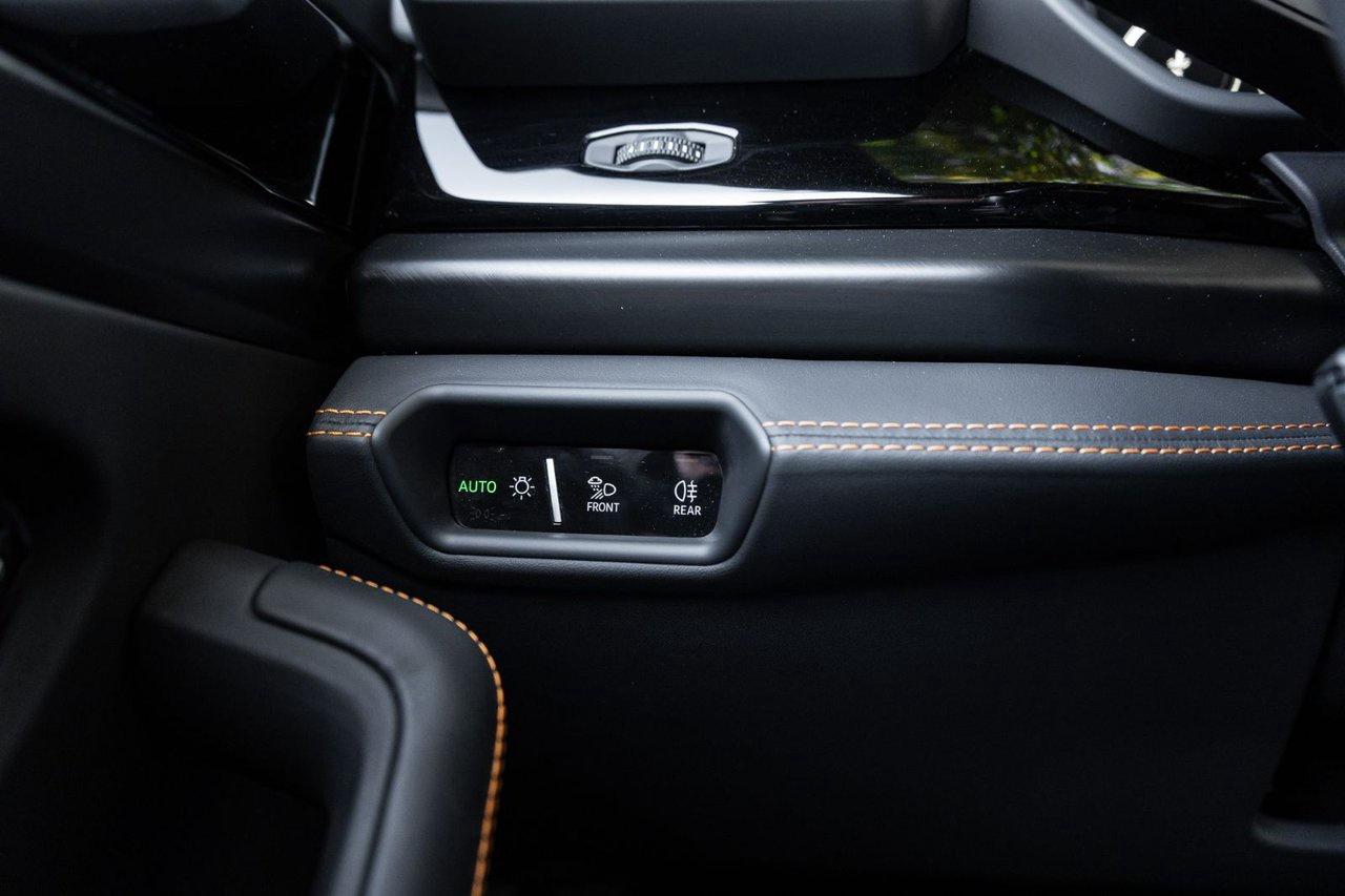 2025 Lamborghini Urus SE Photo