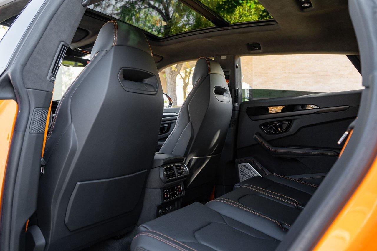 2025 Lamborghini Urus SE Photo