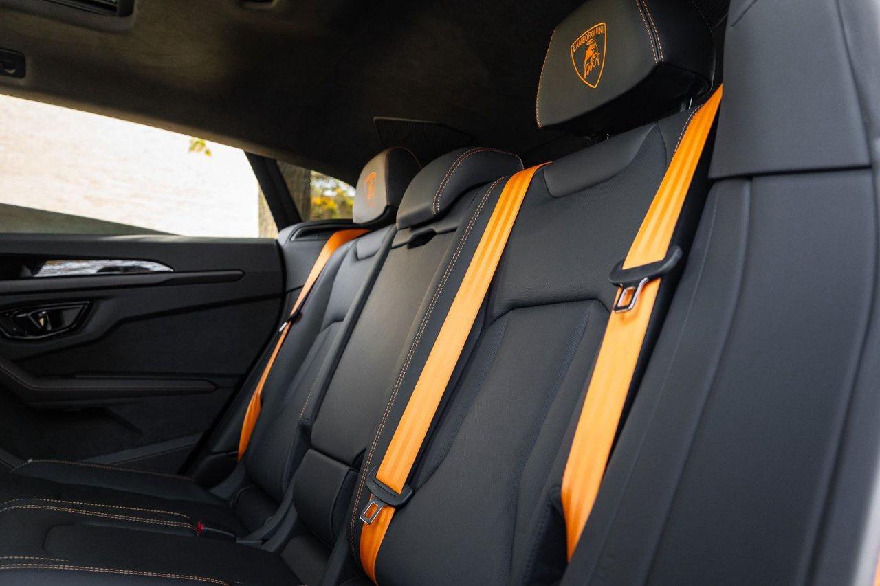 2025 Lamborghini Urus SE Photo